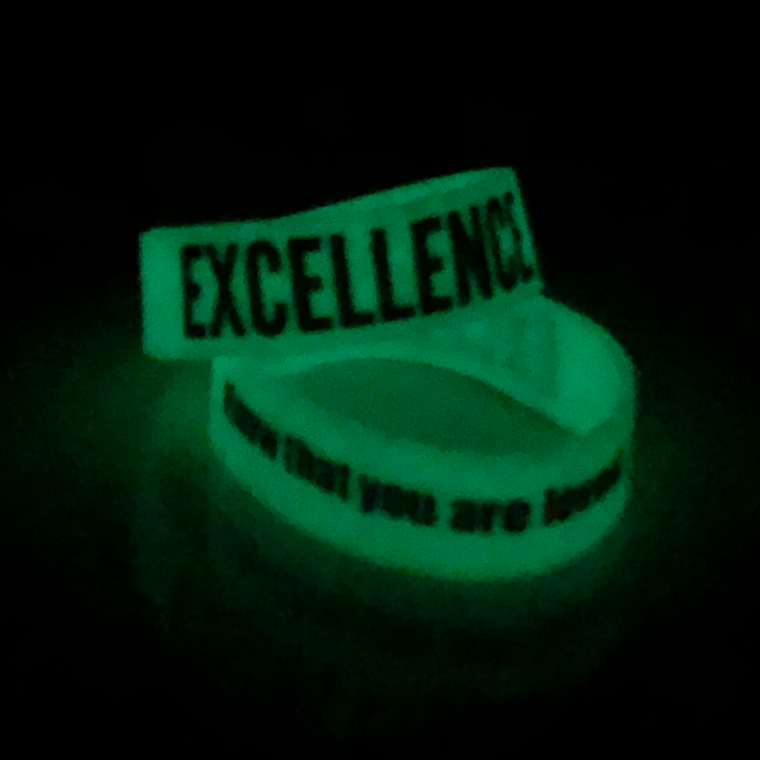 EXCELLENCE. Wristbands Glow